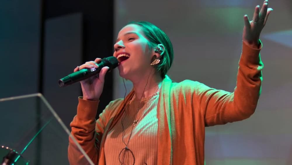 Capa do artigo: Mulheres, Uma Força Viva na Igreja